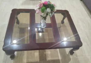 طاولة وسط خشب وزجاج حجم كبير
