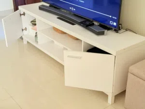 للبيع وحدة تلفزيون مستعملة في حالة جيدة
