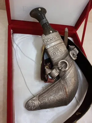 خنجر قديم ونظيف للبيع