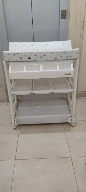 Baby's Diaper Changing Table With Bathtub