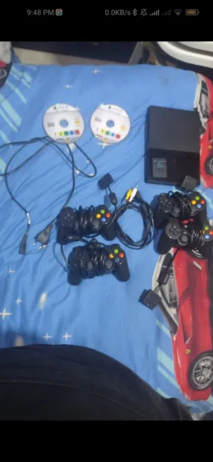 Ps2مستعمل خفيف معاه4 يداة غير اصليه لاكن جديد