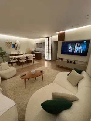 شقه للبيع امام المطار ( 3غرف ) في كمبوند تاج سيتي التجمع الاول بالتقسيط علي 12 سنه -Taj  city