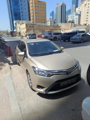 تويوتا يارس 2015 بحاله ممتازه ولا تحتاج الى مصاريف فقط اصلاح البريك / الفرامل