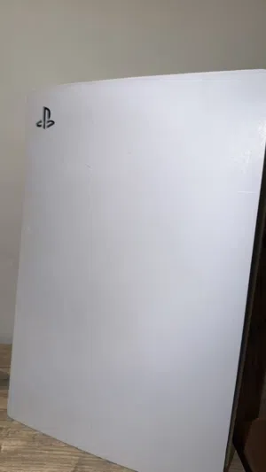 بلايستيشن 5 نسخة الديسك (PS5 Fat Disc) مستعمل للبيع مع ألعاب ويدين
