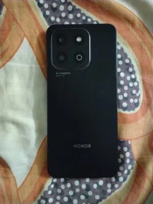 Honur x6b black color all good comes with charger, box, adapter, cover, screeprotector all this