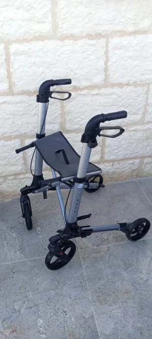 ووكر بعجلين 15  ووكر ب 4عجلات السعر 35 كرسي تواليت 25دينار  عكازات السعر 10 كرسي استحمام 12