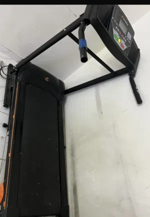 للبيع ثلاجة وجهاز سير