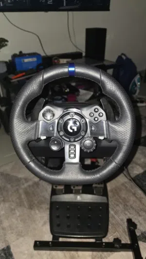 Logitech G923 TrueForce Slim PS4 and PC Racing Wheel