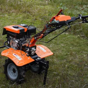 عزاقة زراعية بمحرك (Power Tiller/Cultivator) تستخدم لحراثة التربة