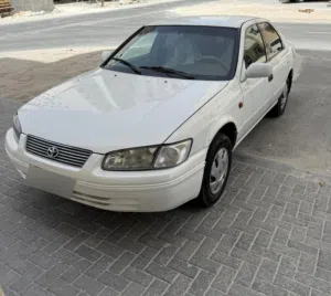 للبيع تويوتا كامري موديل 2000 بحالة جيدة جداً