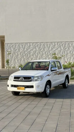 Used Toyota Hilux in Al Dakhiliya