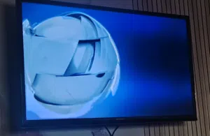 شاشة سامسونج بحالة ممتازة