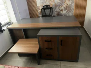 مكتب مدير عرض مترين للبيع