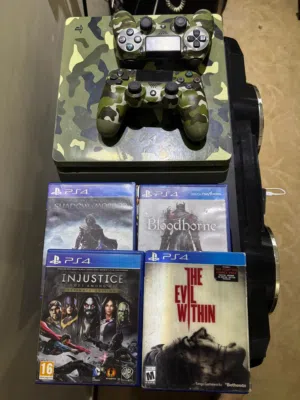 عررطة PS4 Slim 1TB، بليستيشن 4 سلم 1 تيرا مهكر مع 4 سيديهات