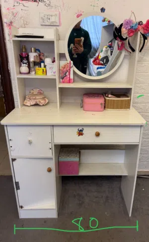 تسريحه اطفال مع مرايه عرضها 80 ارتفاعها 120 عمق 40