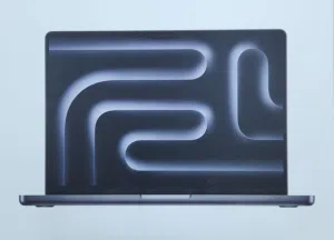 للبيع MacBook Pro 14inch M5/1TB SSD/16Ram لون أسود فلكي جديد مع الكرتون