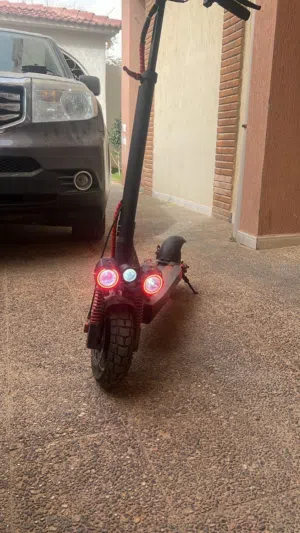 سكوتر الوحش استعمال نضيف ماشي نص كيلو