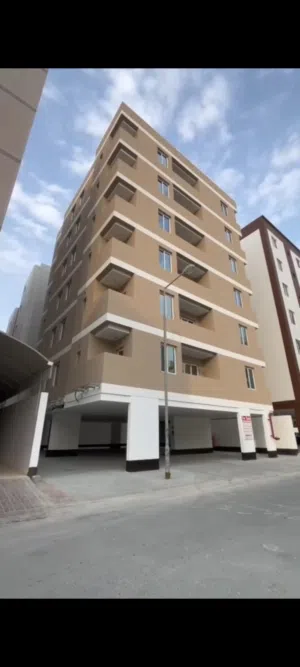 شقة للبيع في الحد، طابق كامل 4 غرف،صالتين، مطبخين، مجلس، قابلة للفصل الى شقتين Apartment for sale