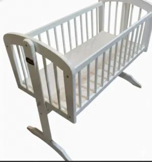 سرير اطفال ماركة جونيور