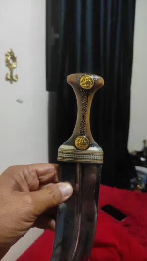 جنبيه زراف من وحيد القرن قديم صنعاني وسعر صدمه 3سعودي يا بلاشه