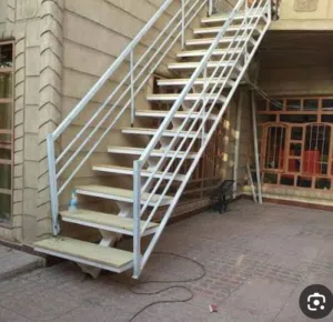 حداد تونسي متنقل داخل طرابلس مختص في ديكورات وجميع انواع الحداده لتواصل اتصال علي رقم