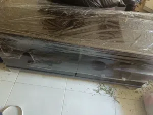 طاولة تلفزيون للبيع بسعر مميز