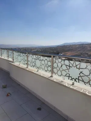 تركيب السيكوريت والشور بوكس وجميع أعمال الزجاج والألمنيوم بجودة عالية"