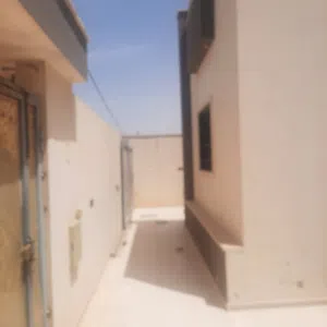 منزل للبيع في منطقه الباعيش مثلث الجزارين بالقرب من مسجد السلف الصالح
