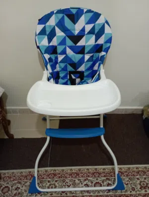 كرسي طعام اطفال بحالة ممتازة جدا قوي ومتين