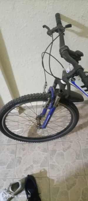 بسكليت جديد لون ازرق الحجم جنط 26