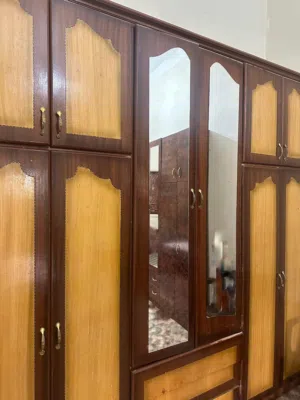 ثلاث دواليب وزيانه للبيع جميع او بالقطعه