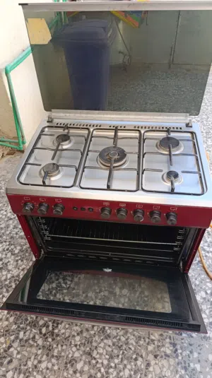 طباخ نضيف جدا كلشي مابي كلشي بي شغال