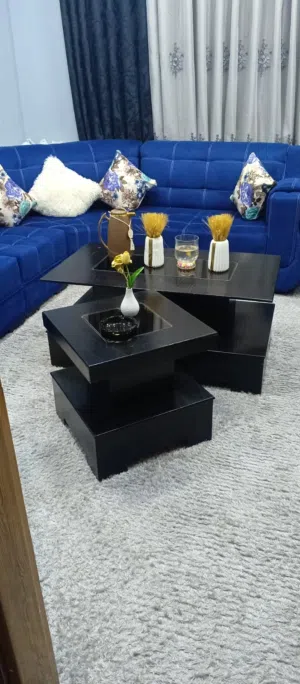 طاوله سيرفس كبيىره مع ثنتين صغار مستعملات بحال الوكاله