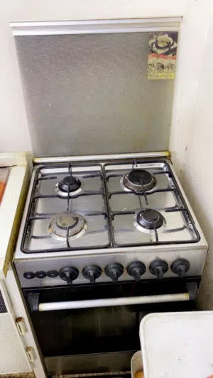 طباخ مصري 4 عيون وفرن شغال و كاونتر 3 قطع