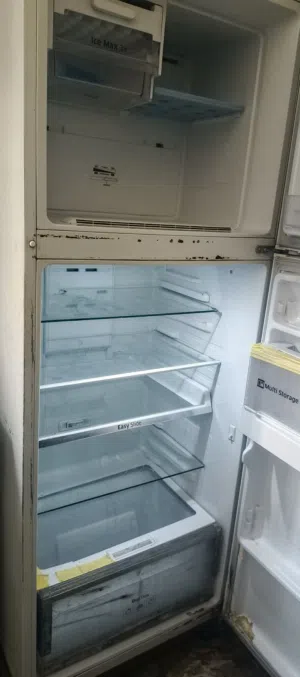 ثلاجة سامسونج 15 قدم موفرة للطاقة بحالة ممتازة