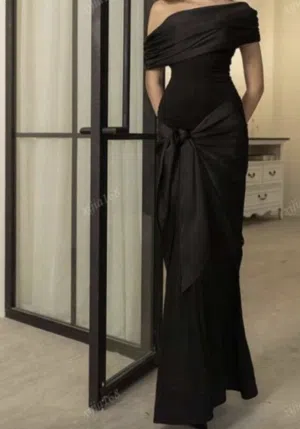 فستان أسود غير ملبوس أبدا .. New and unworn black dress