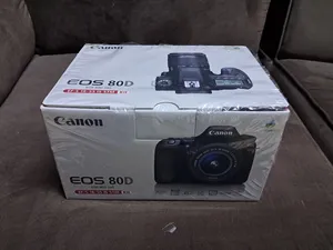 Canon 80 D With kit lens 18~135 STM inculcated Accessories in Box Excellent Condition As New