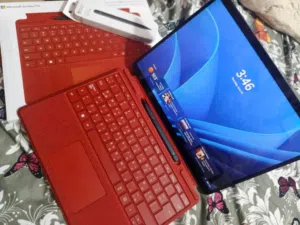 Microsoft Surface Pro 11 (512)