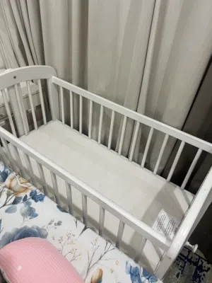 سرير أطفال من جينيور