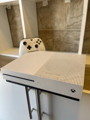 xbox one s مع يد أو يدتين بختلف السعر