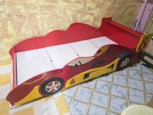 جرباية سرير طفل على شكل سيارة