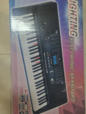 Multi sound effects electric Keyboard piano for sale in good maintan condition
