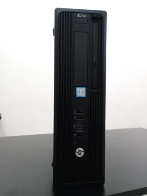كمبيوتر مكتبي كامل للبيع HP Z240 جاهز للاستخدام