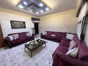 طقم كنب كورنر بلون الخمري المميز والقماش المخمل