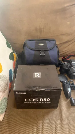 للبيع باكج تصوير وصناعة محتوى Canon EOS R50