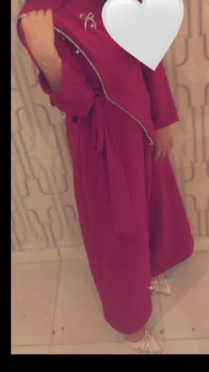 بدله لابسه وحده