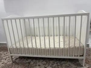 سرير اطفال ايكيا بالمرتبه