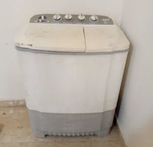 غساله الام. وبنتها