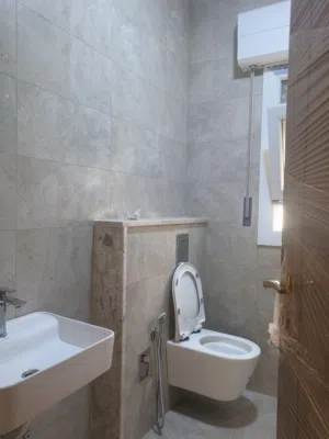 شقه للايجار في السراج علي الرئيسي