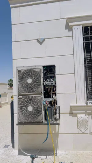 صيانة وفك ونقل وتركيب وتأسيس جميع انواع المكيفات ب خدمه VIP خلال ساعة منكون ب خدمتك